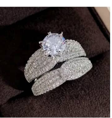 Luxury Round Cut Diamond Bridal Ring Set