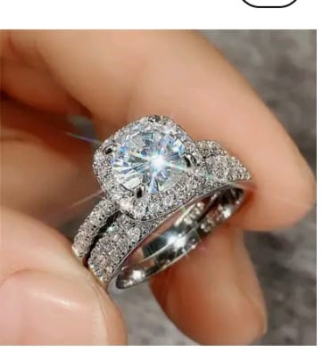 Eternal Spark Round Cut Diamond Bridal Ring Set
